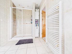 Ensuite- click for photo gallery